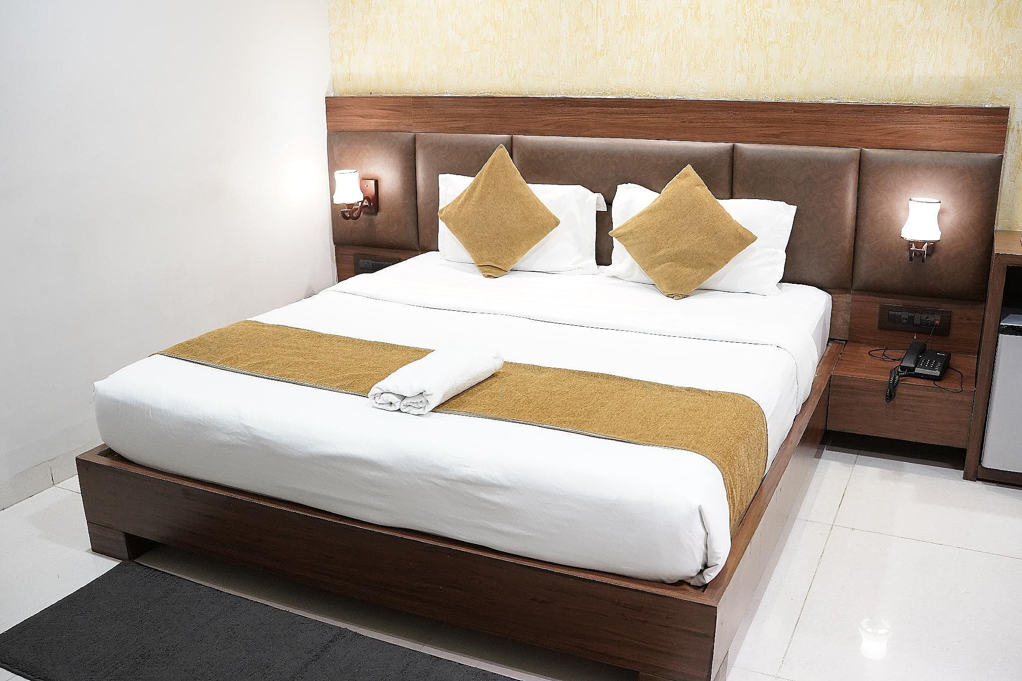 Hotel LA PEARL, Bhopal Premium