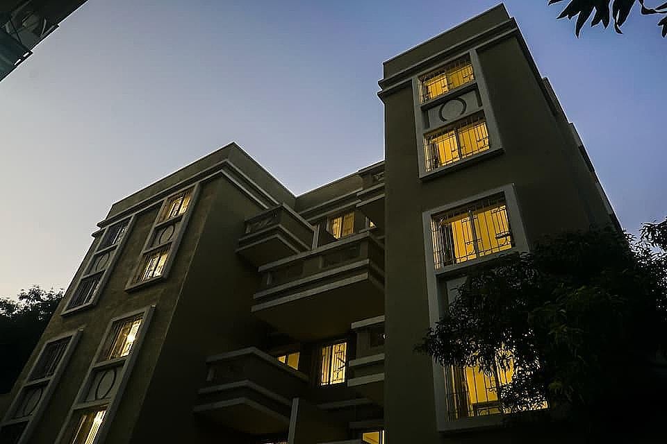 Treebo Luxe Suite, Shivaji Nagar Deluxe Double Room - Kotak - YCHS 3