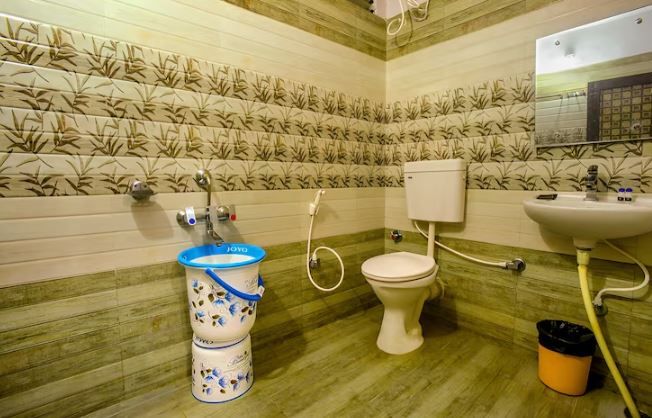 Hotel BS International Executive Double Room Non AC 3