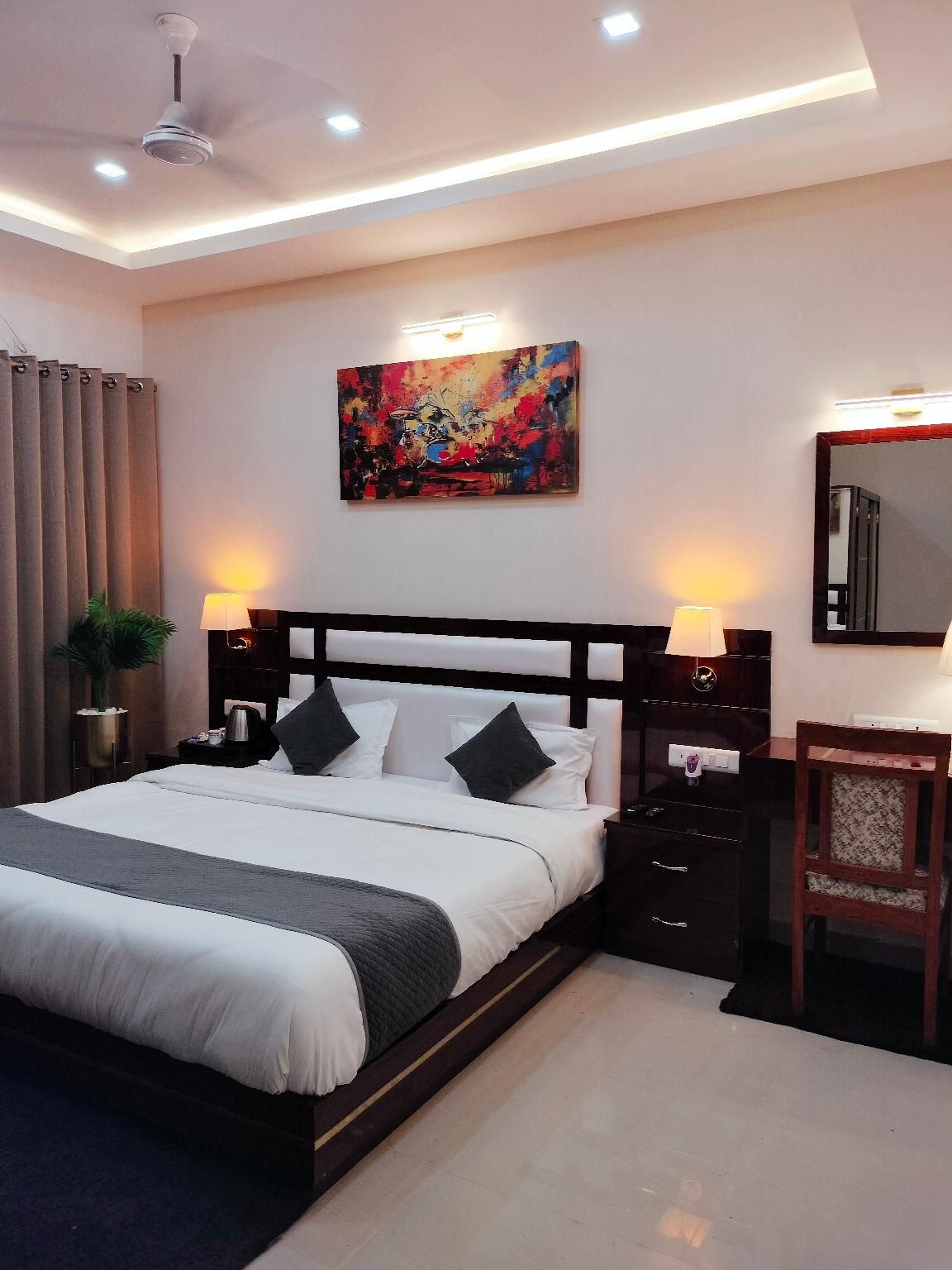 The RAI’S Palace - Hotel and Banquet Superior King Room 2