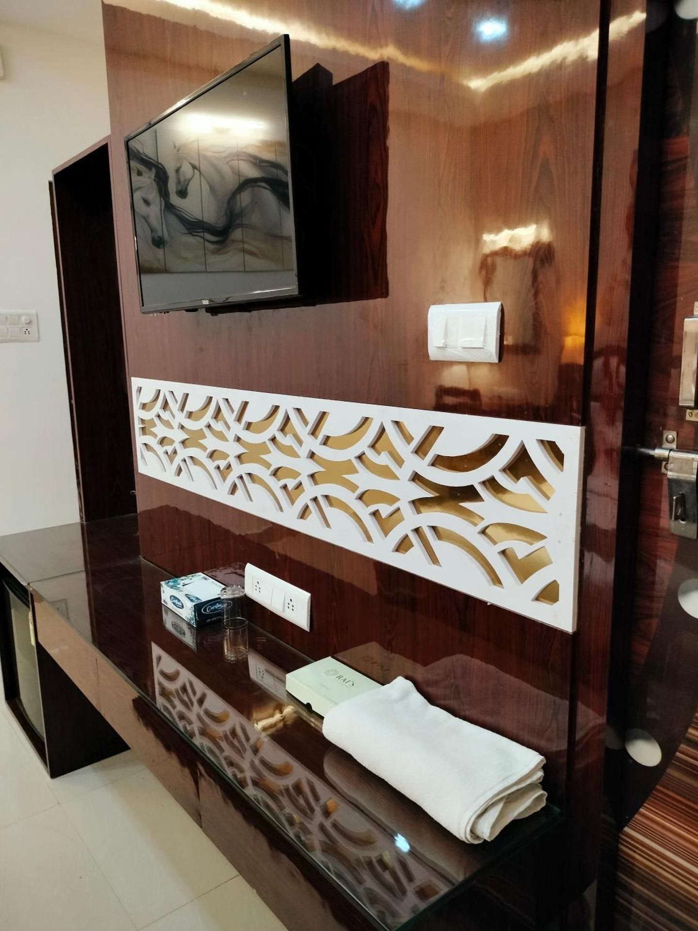 The RAI’S Palace - Hotel and Banquet Superior King Room 3