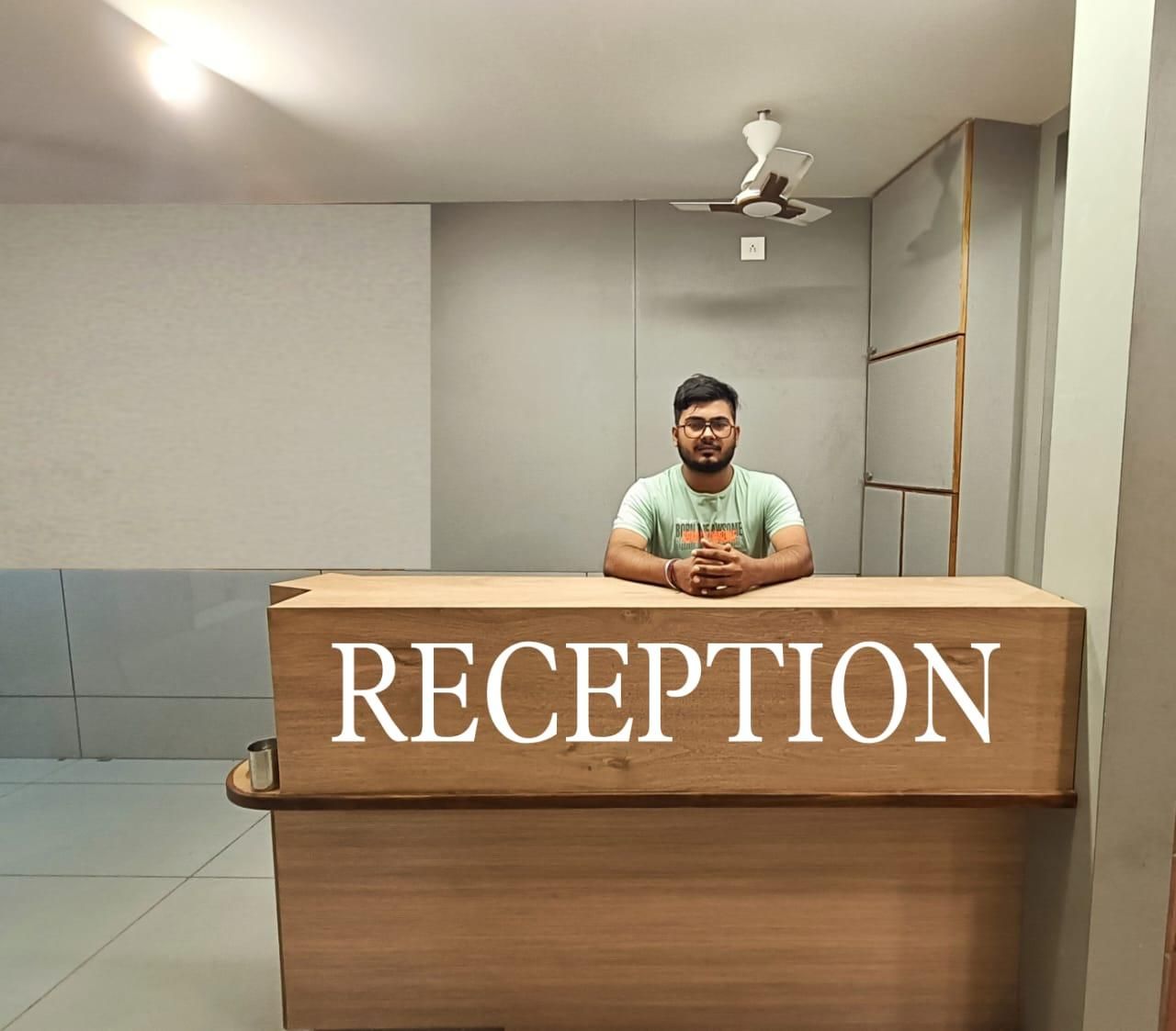 Hotel Kant by GoHotels - Near Shree Dwarkadhish Temple reception