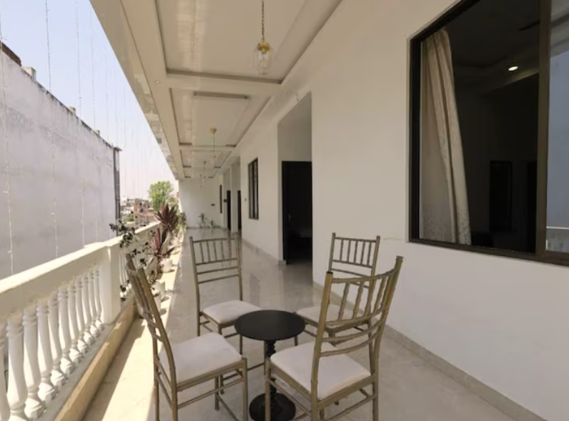 The White Lotus Deluxe Twin Rooms 3