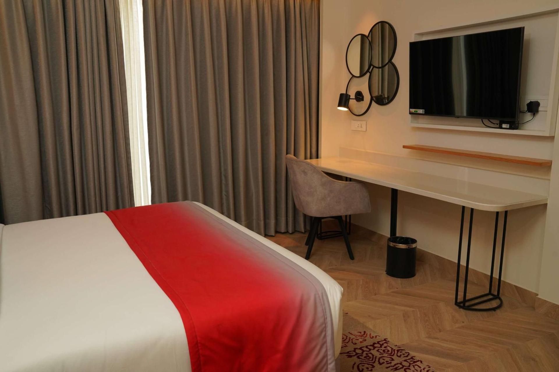 1 King Bed, Suite Room, Non Smoking