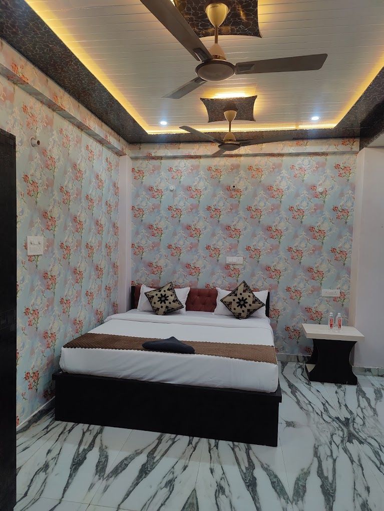 Hotel Vinayak Plaza Deluxe Double Bed 6