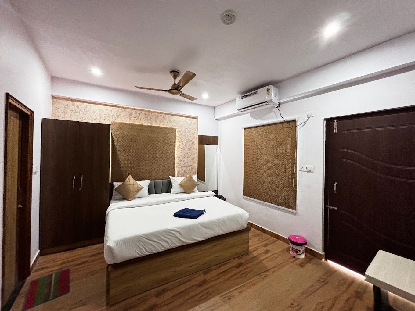 Hotel Vinayak Plaza Deluxe Double Bed 9