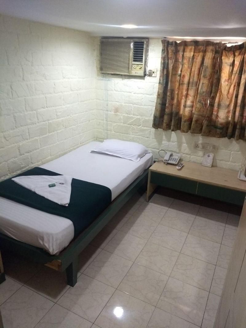 Economy Room with Shared Bathroom