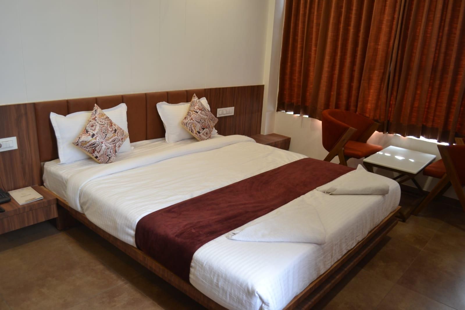 Deluxe Accessible King Room