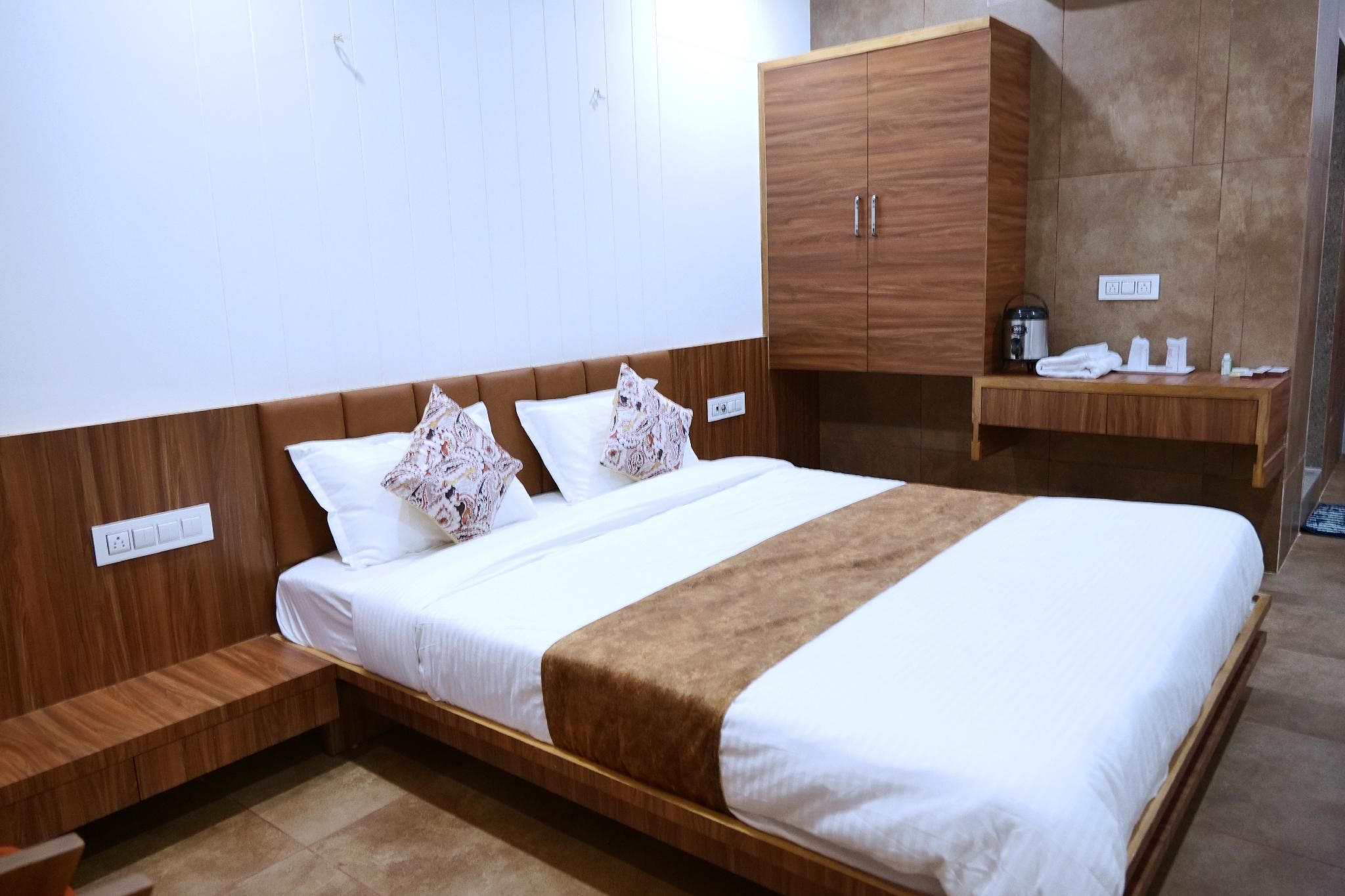 Deluxe Accessible King Room