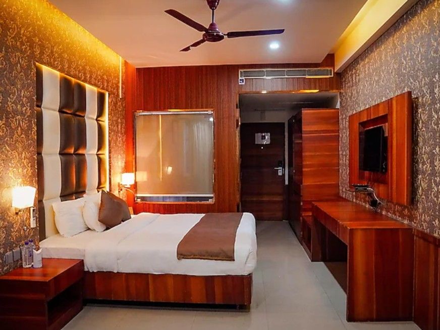 Donyi Polo International Hotel Luxury Room Mountain View