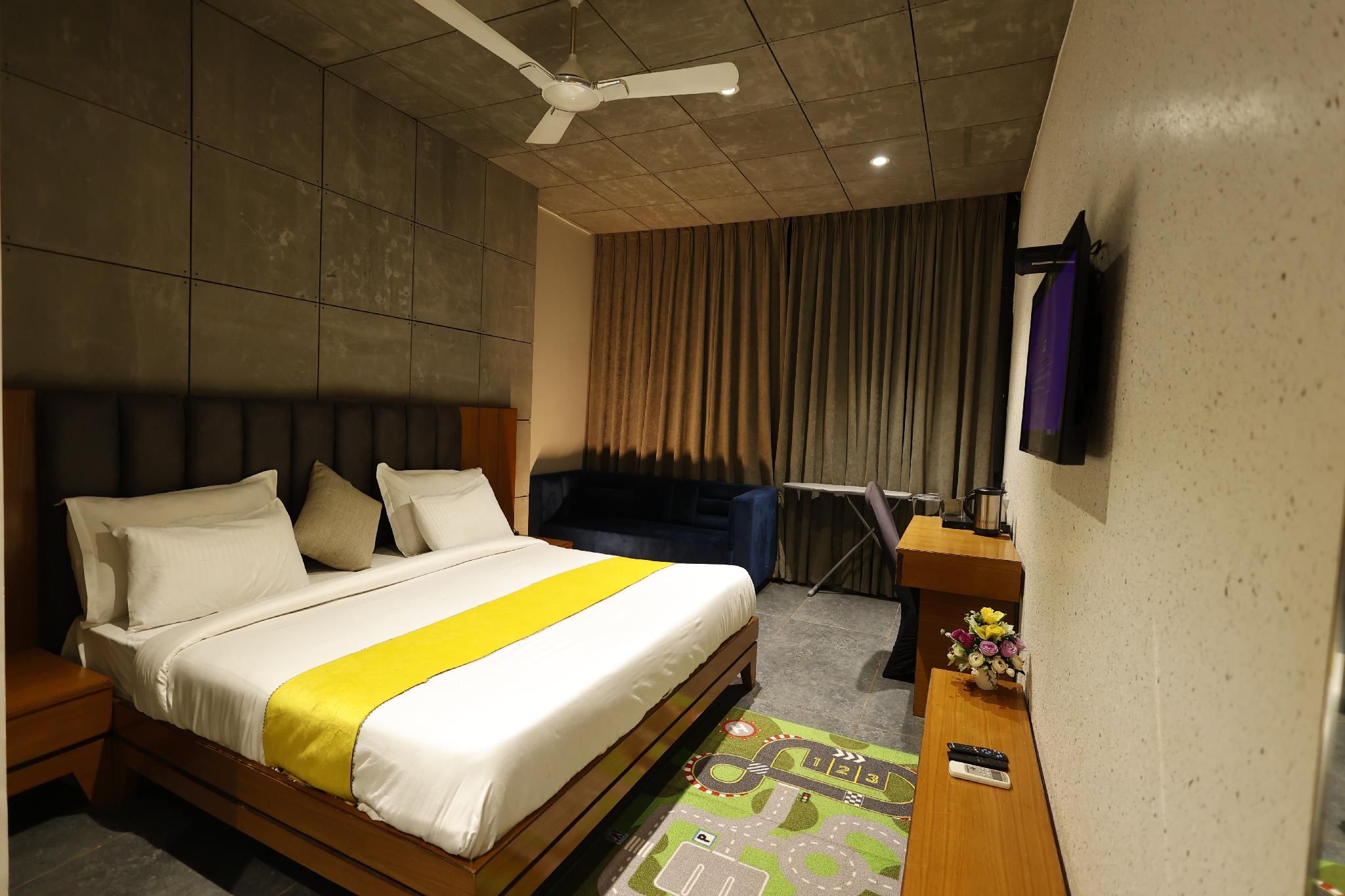 Deluxe Suite