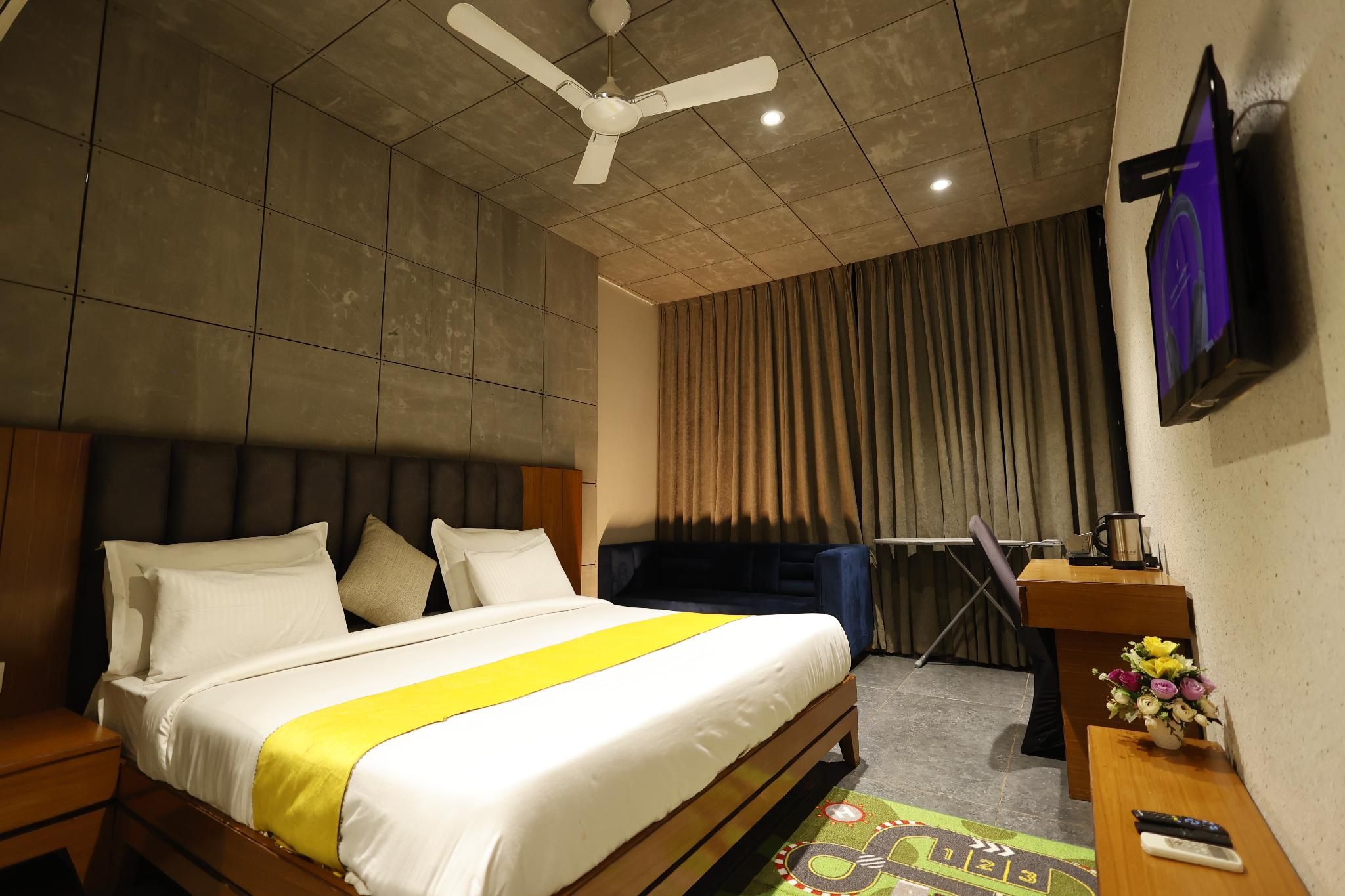 Deluxe Suite