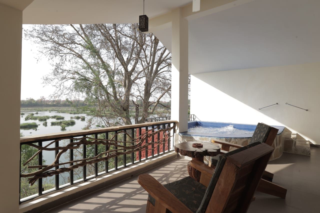 Ken River Lodge Stilted River Facing Cottage With Plunge Pool (For Couples 7