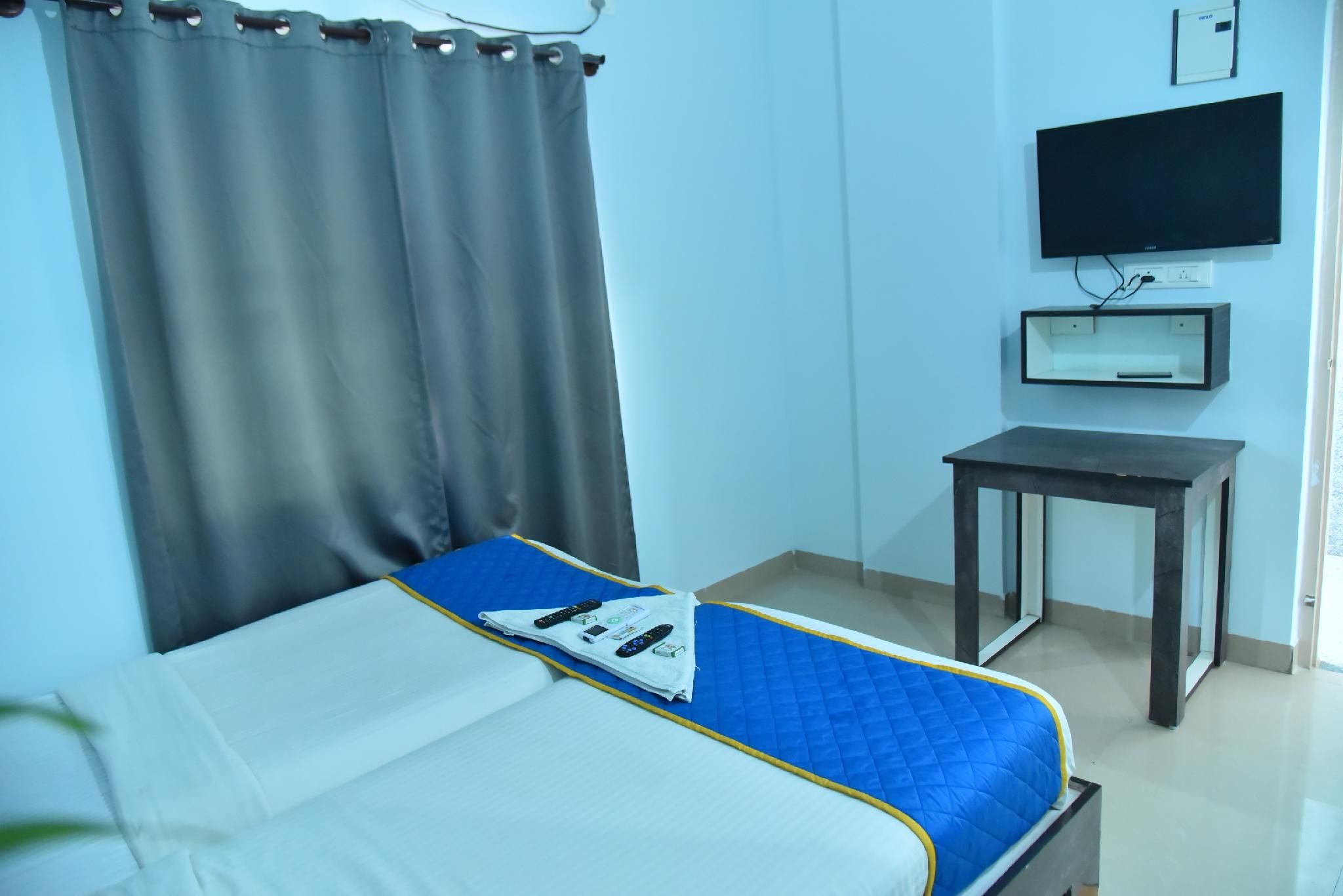 Deluxe Non- Air Conditioning Room