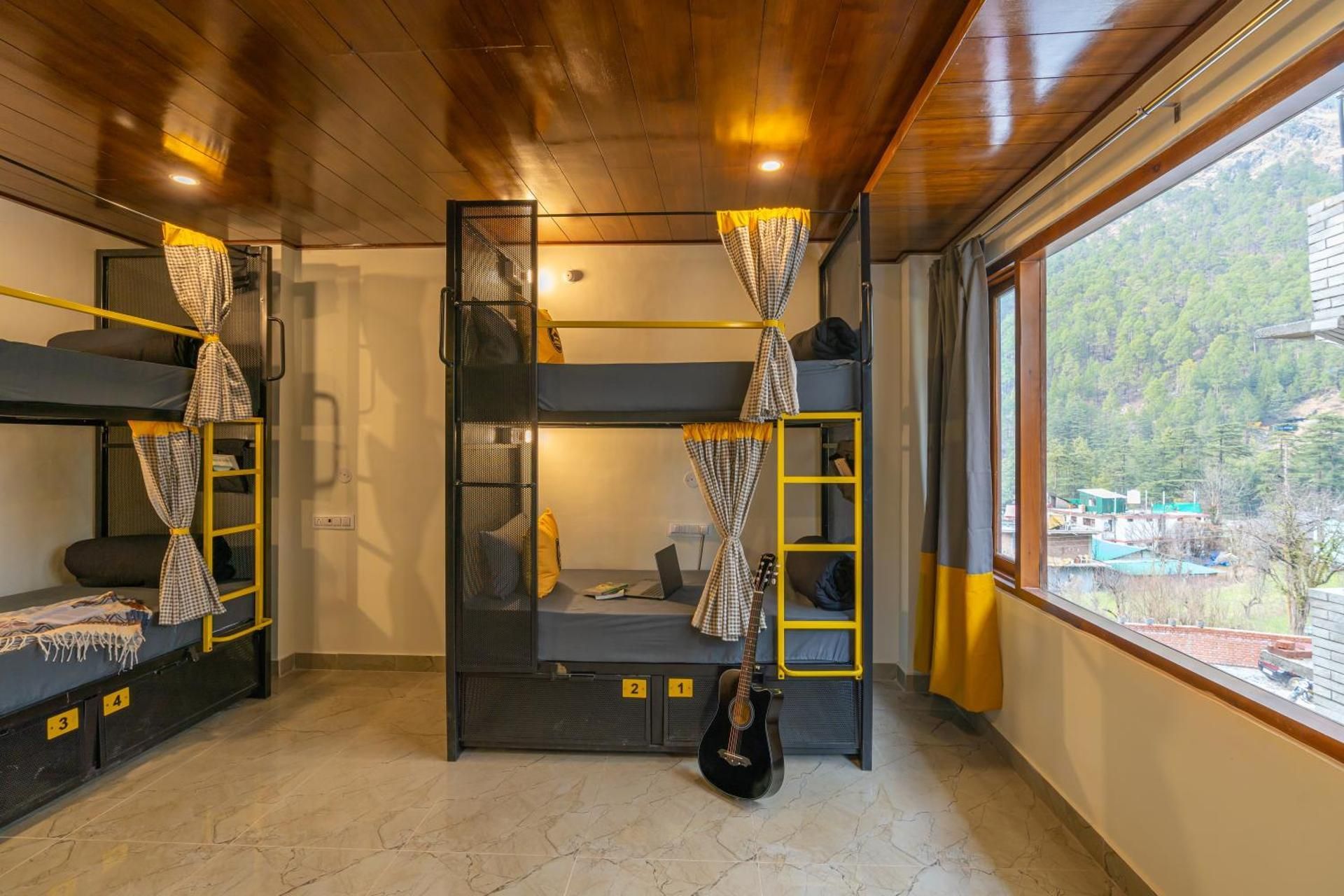 Bed in 6 Bed Mixed Dormitory