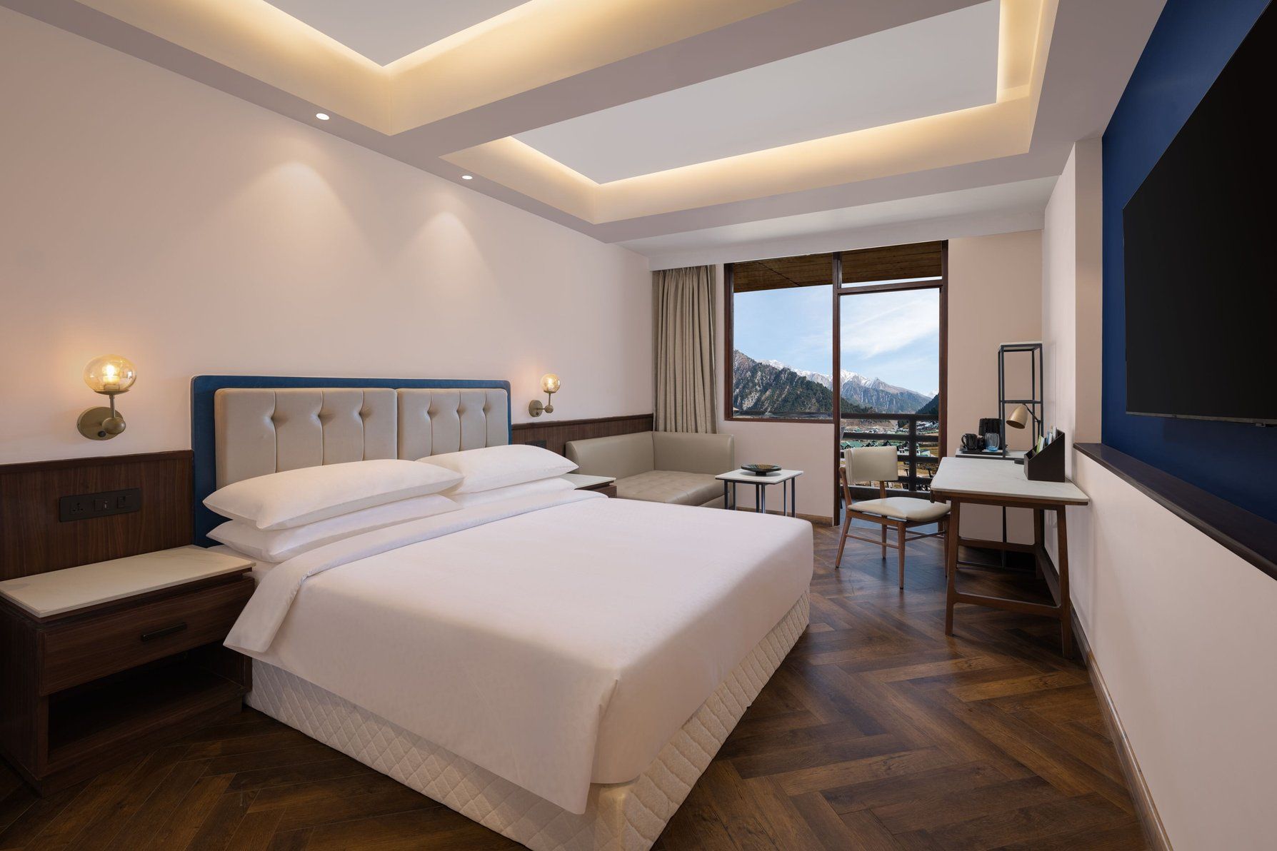 Traditional, Guest room, 1 King, Mountain view, Balcony