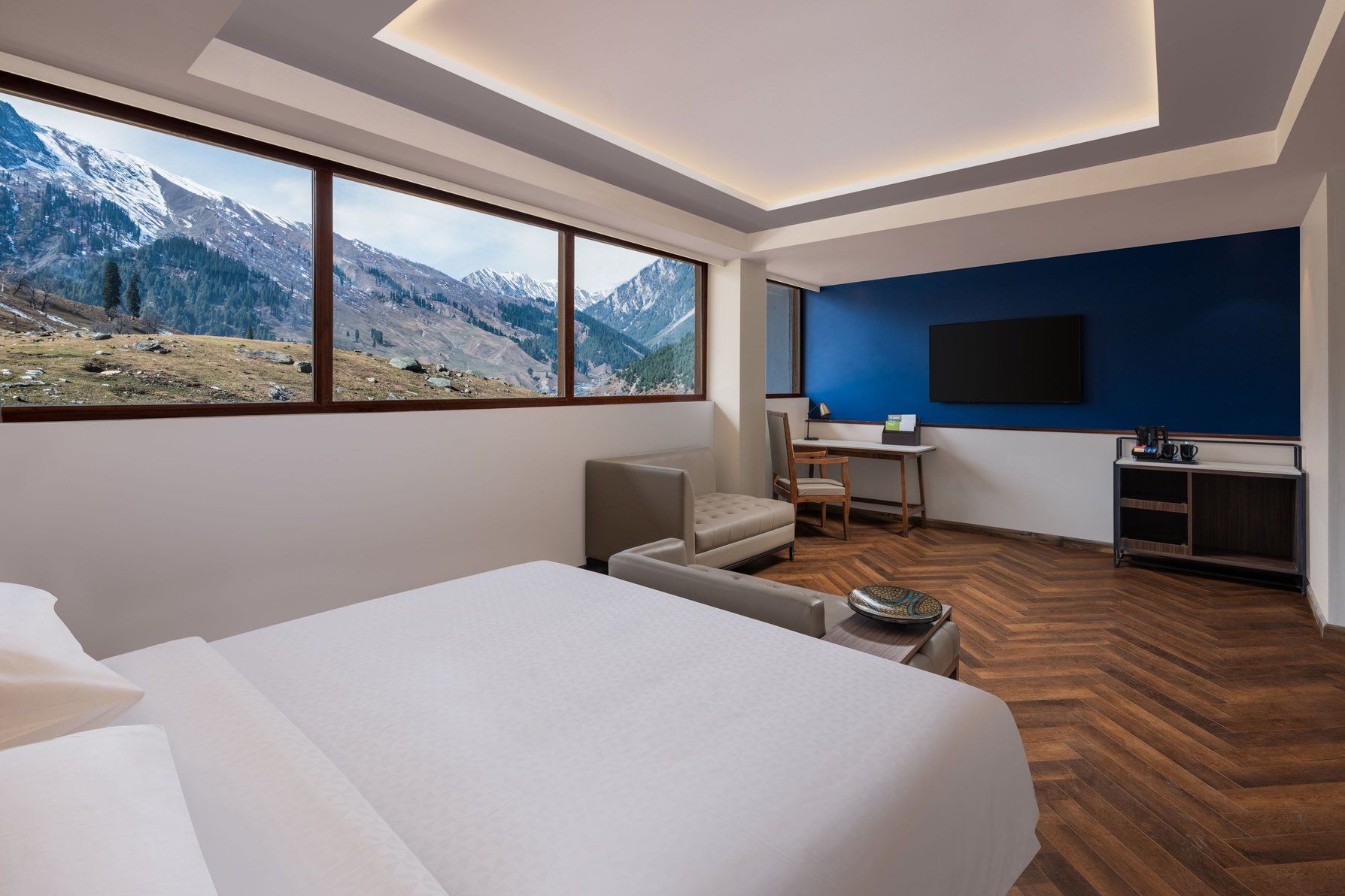 Junior Suite, 1 King, Mountain view