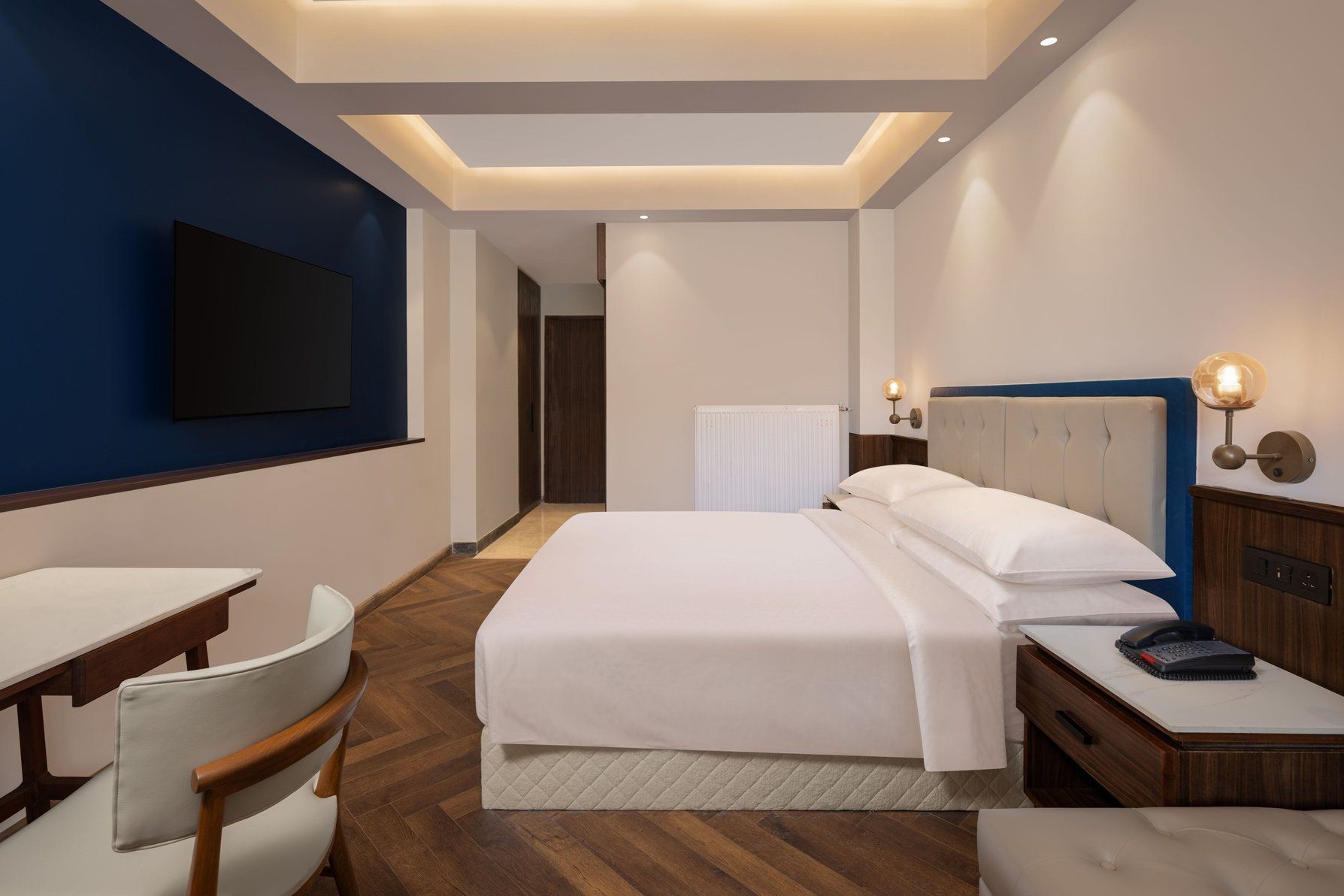 Traditional, Guest room, 1 King, Mountain view, Balcony