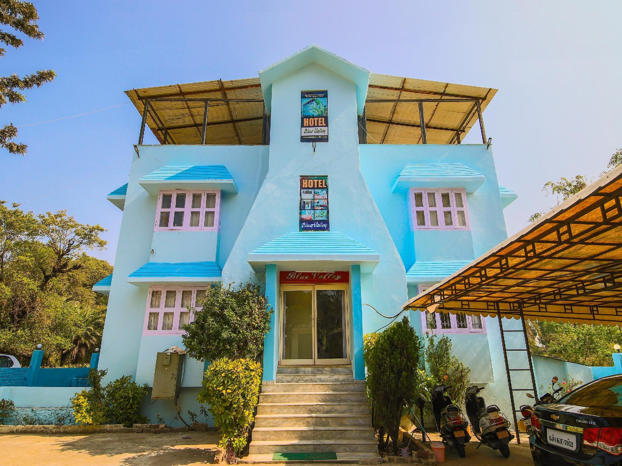 OYO 23500 Hotel Blue Valley