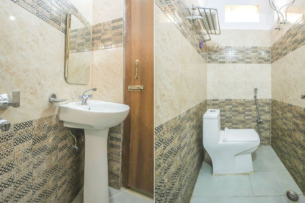 Fabhotel Downtown Residency Deluxe Room 4