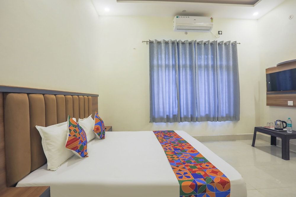 Fabhotel Downtown Residency Deluxe Room 2