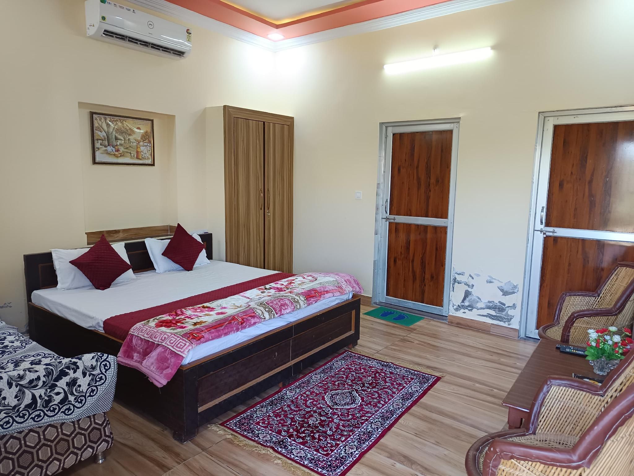 Semi Deluxe Room with City or Street View