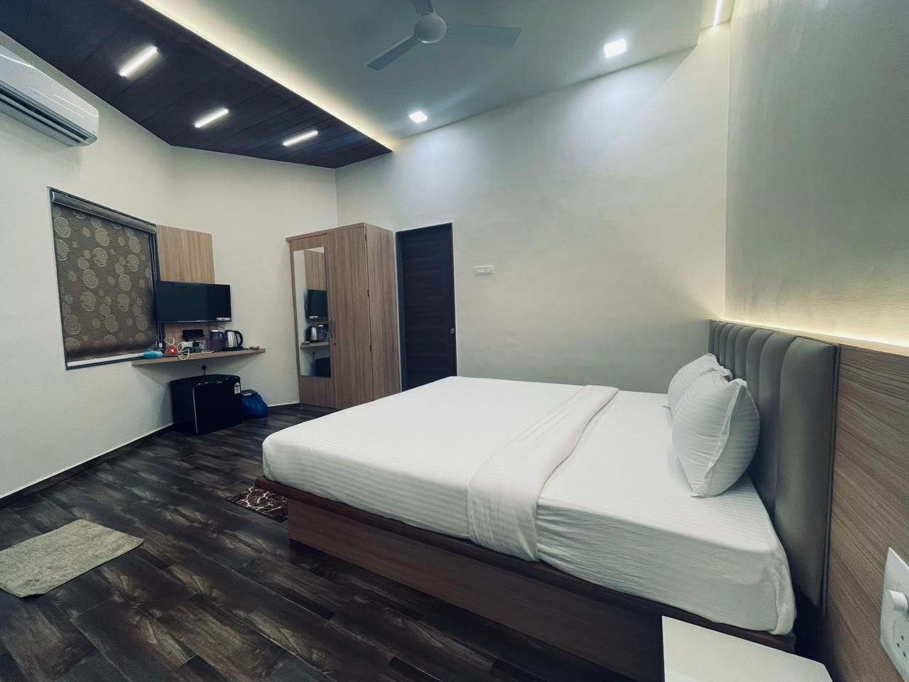 D Green Village Resort Premium AC Room 4