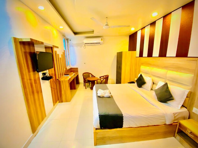 Hotel Aman Inn Deluxe Room 3 hrs early check in and 3 hrs late check out