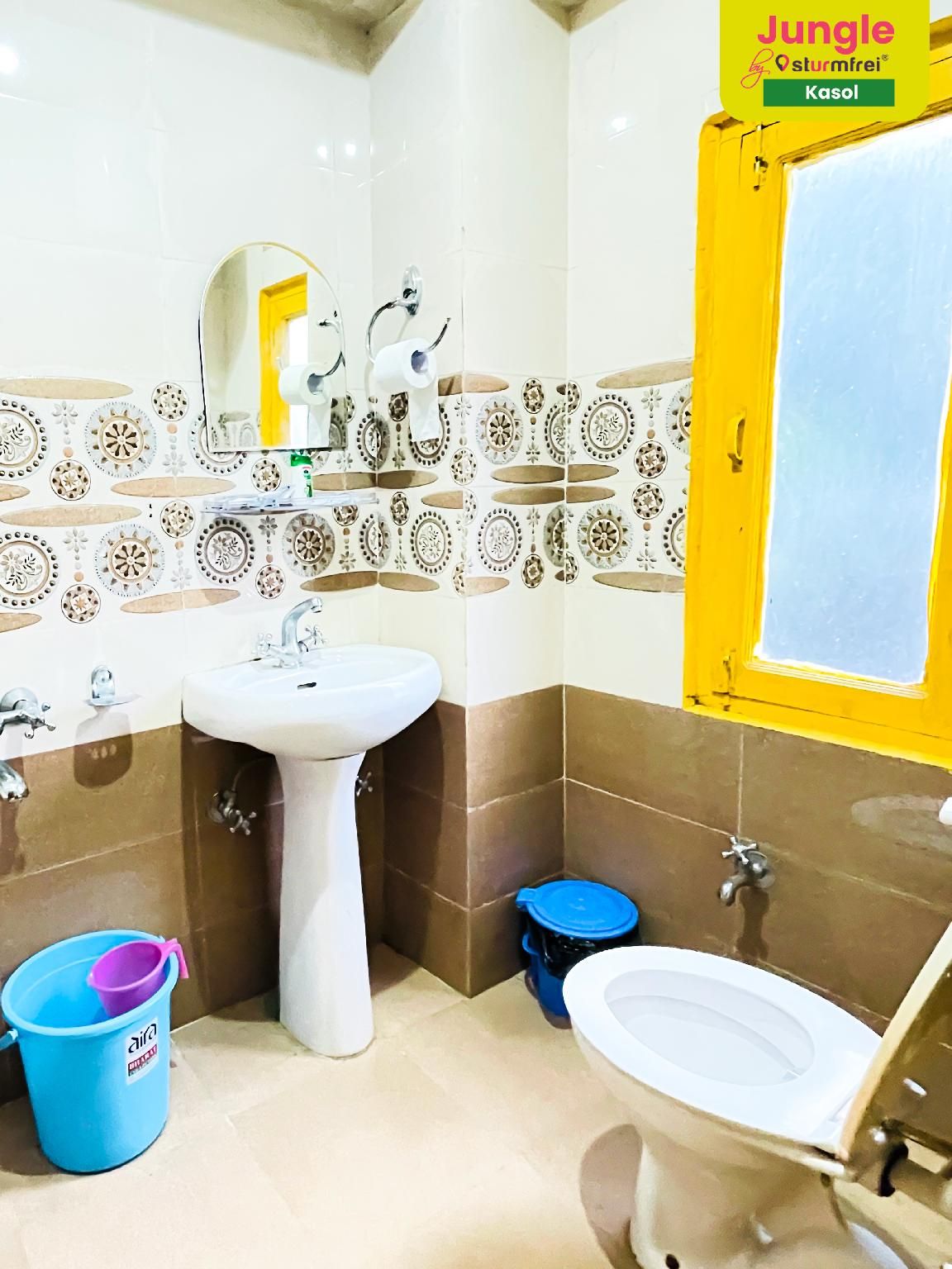 8-Bed Mixed Dormitory Room