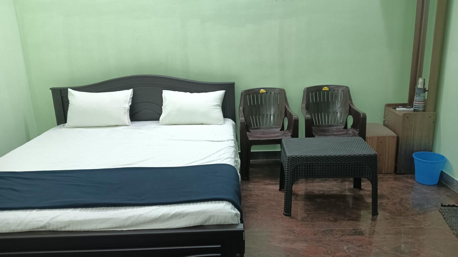 Deluxe - 1 Queen Bed