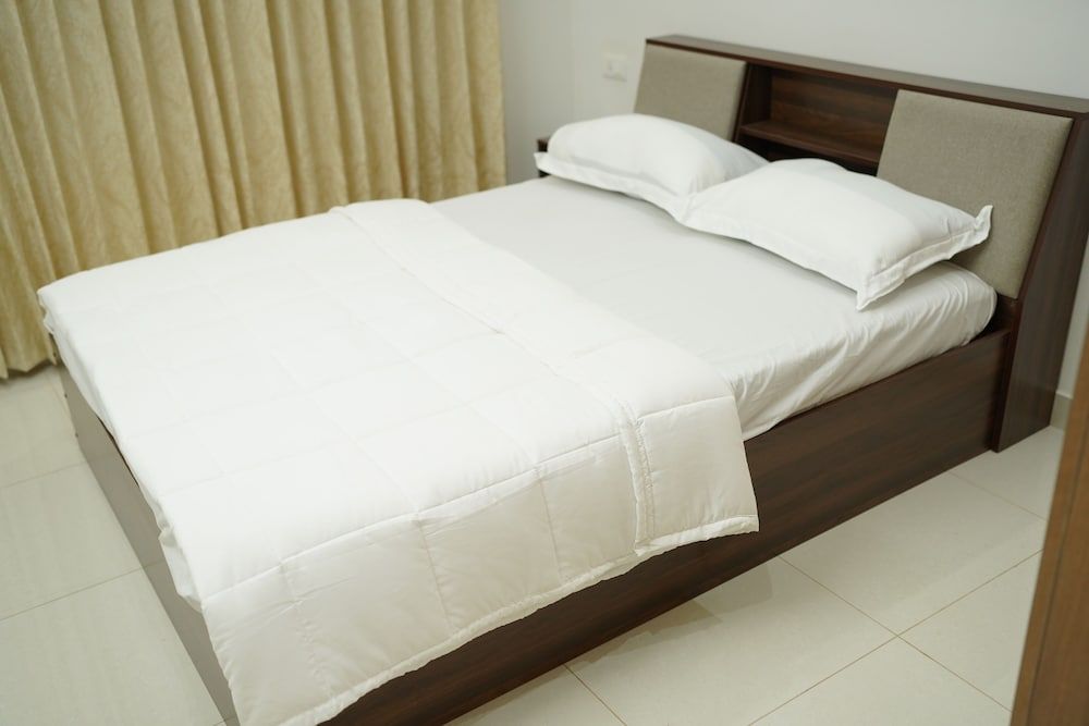 VISTA LIVING Deluxe Apartment, Balcony, City View