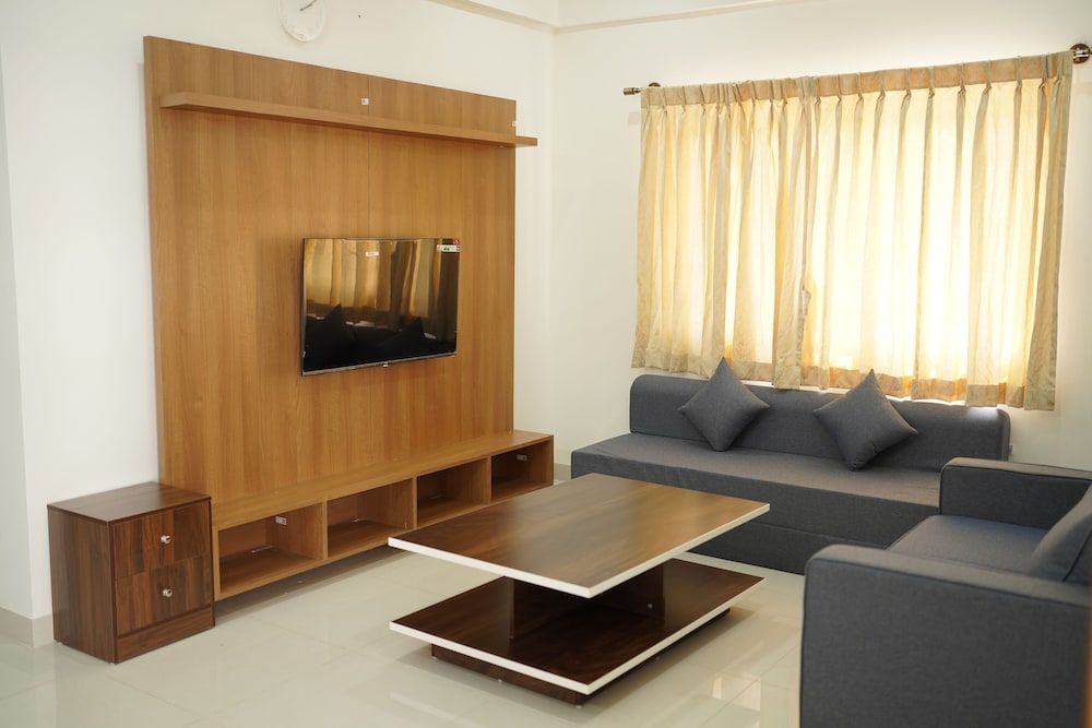 VISTA LIVING Deluxe Apartment, Balcony, City View 3