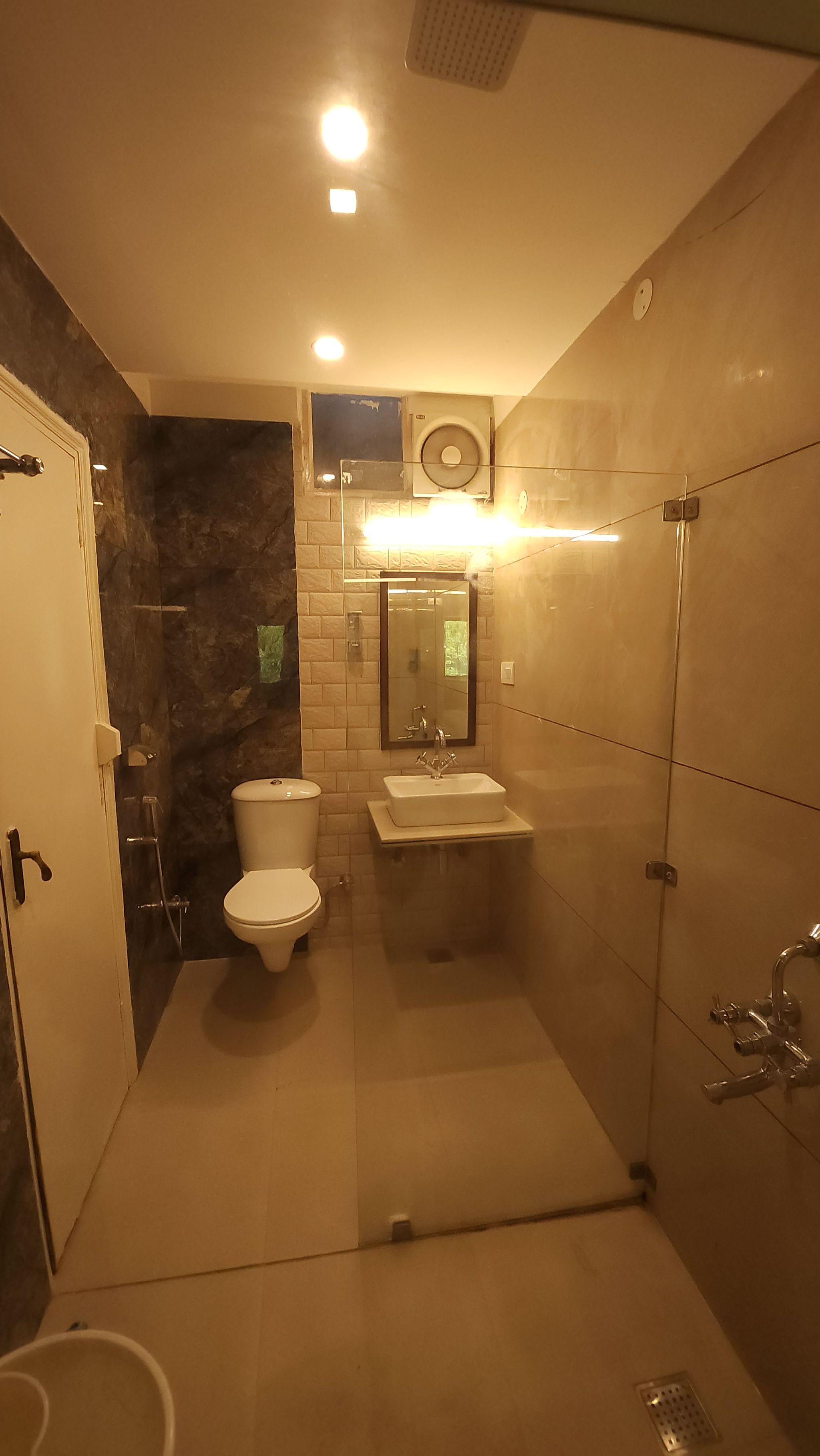 Super Deluxe King Room with Swing and Front View