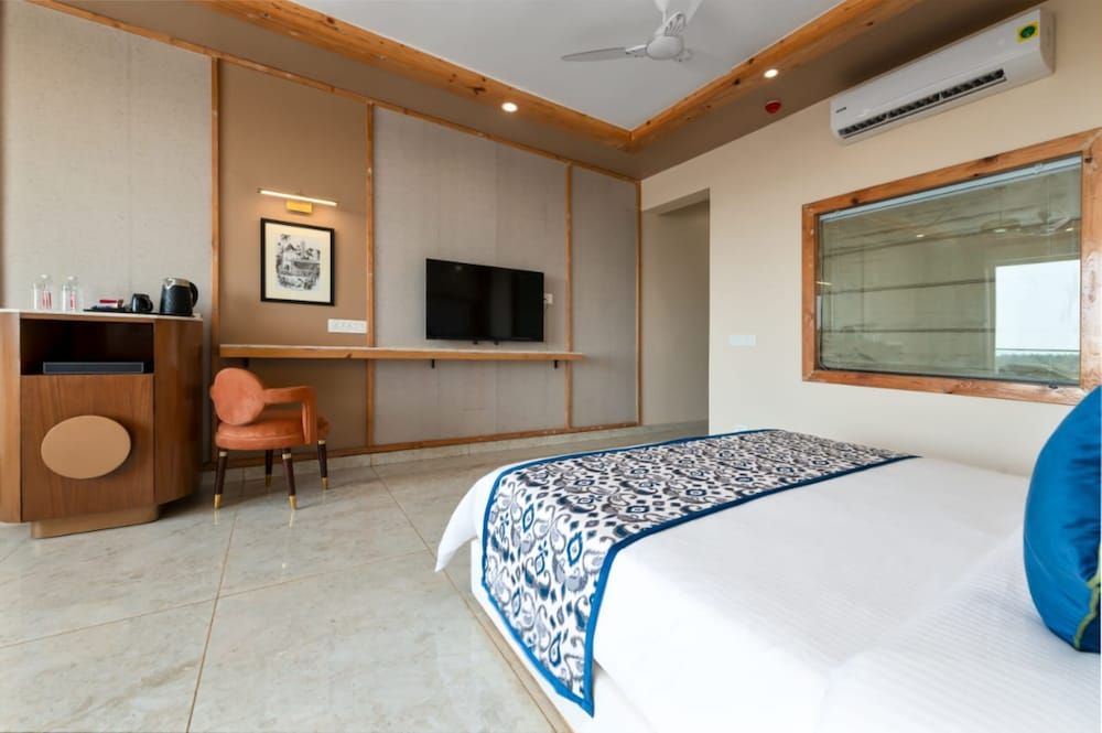 Grand Continent Morjim The Grand Deluxe Room 4