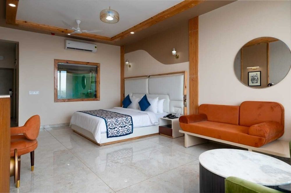 Grand Continent Morjim The Grand Deluxe Room 3