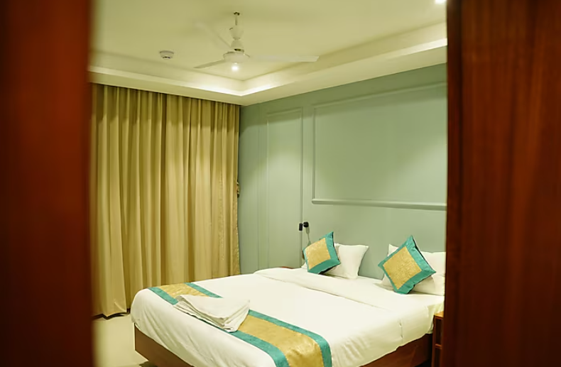 Hotel Sai Krishna Deluxe Double Bed AC Room 4