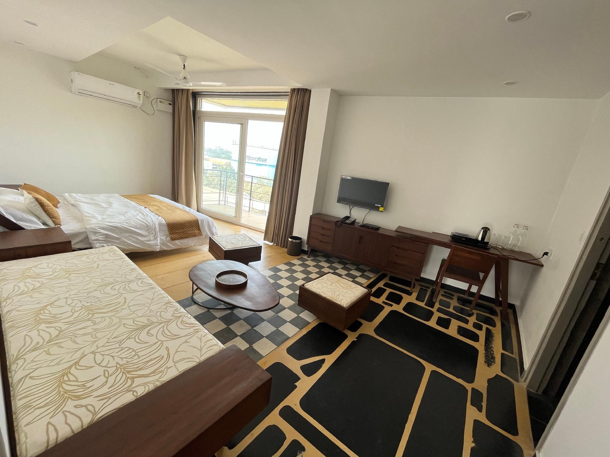 FAMILY SUITE ( THIRD FLOOR)