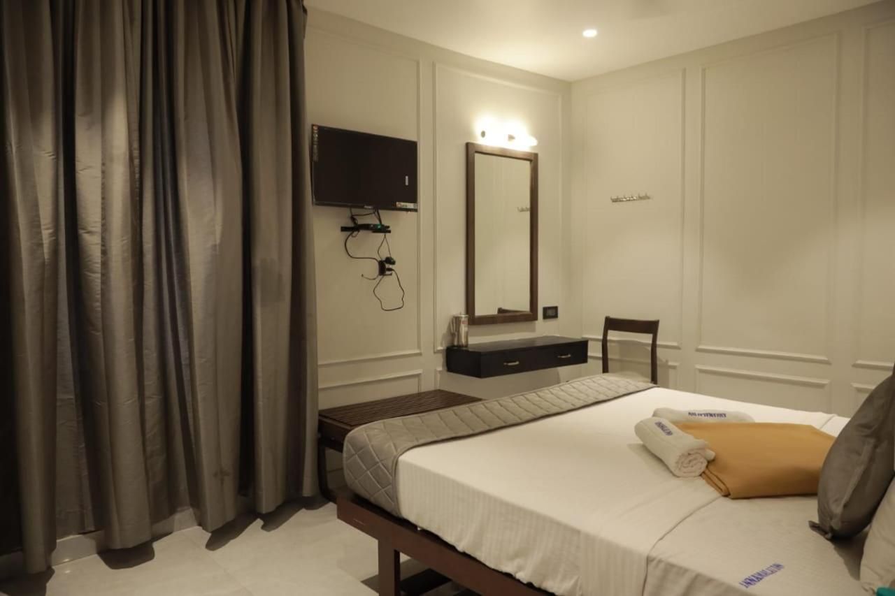 Shared lounge/TV area