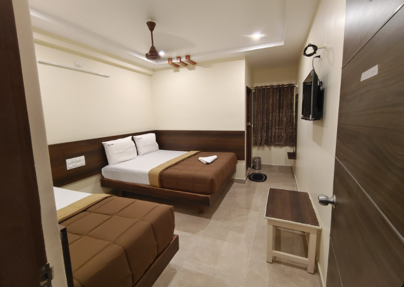 Superior 6 Bedded AC Family Room