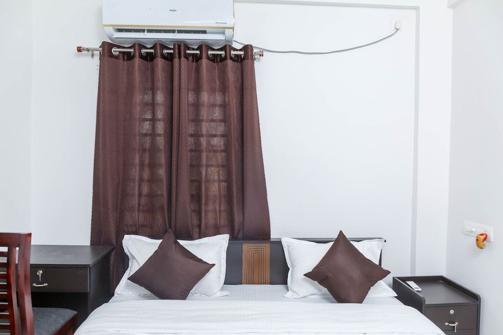 Guest West Inn Deluxe Double Room, 1 Double Bed, Courtyard View 8