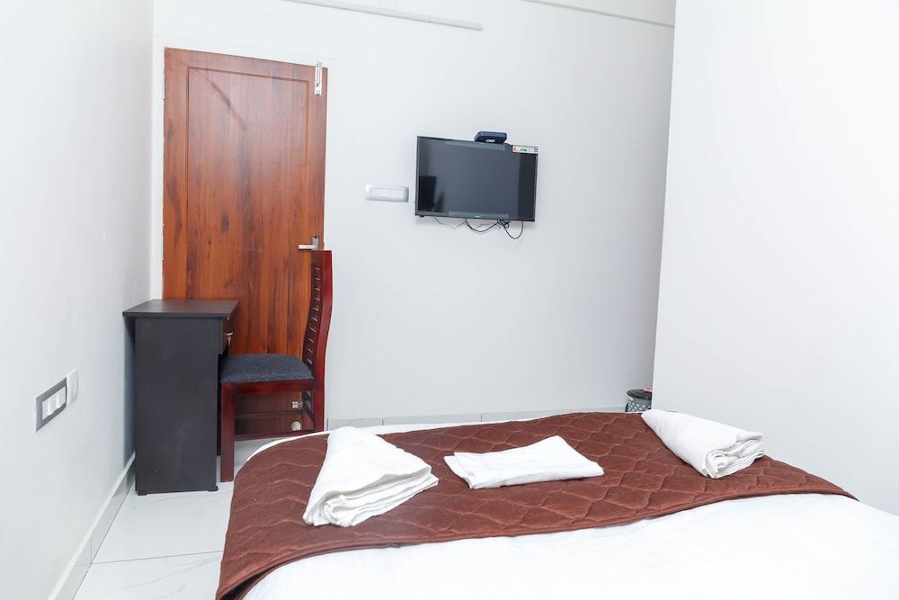 Guest West Inn Deluxe Double Room, 1 Double Bed, Courtyard View 7