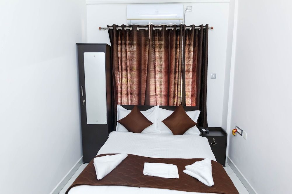 Guest West Inn Deluxe Double Room, 1 Double Bed, Courtyard View 12