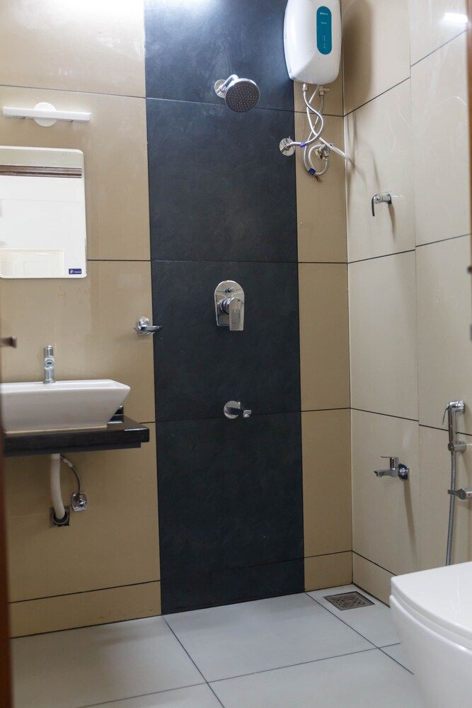 Guest West Inn Deluxe Double Room, 1 Double Bed, Courtyard View 17