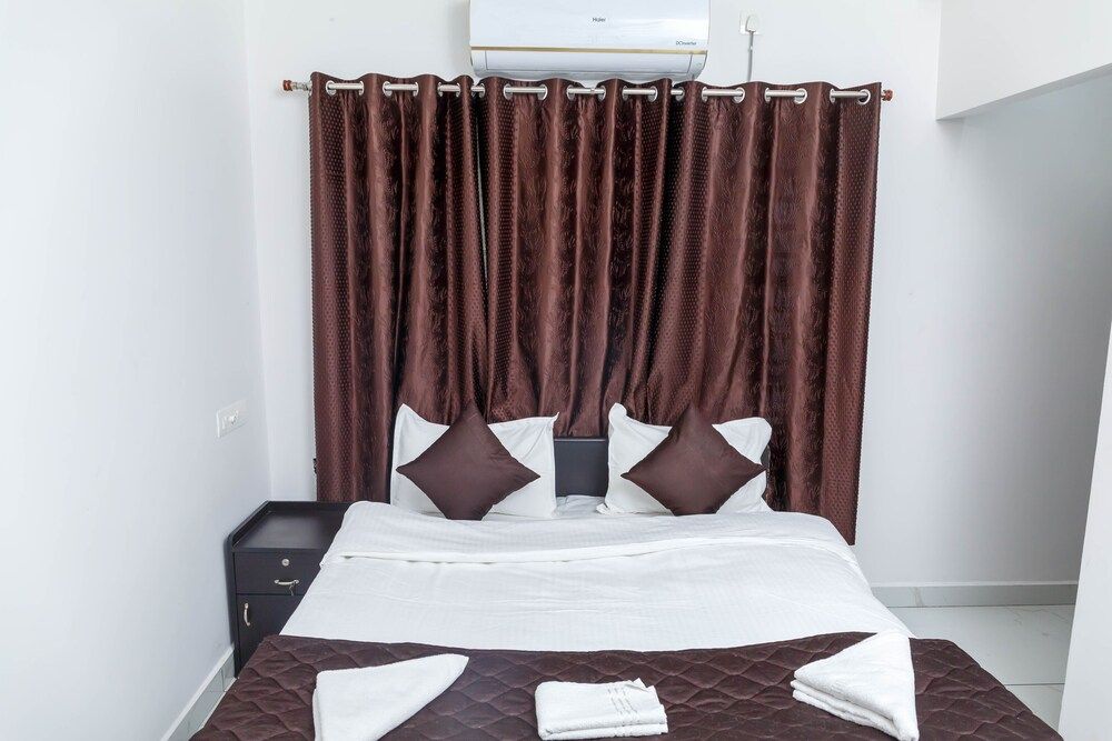 Guest West Inn Deluxe Double Room, 1 Double Bed, Courtyard View 5