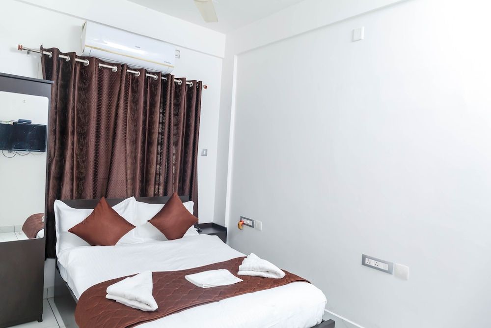 Guest West Inn Deluxe Double Room, 1 Double Bed, Courtyard View 2