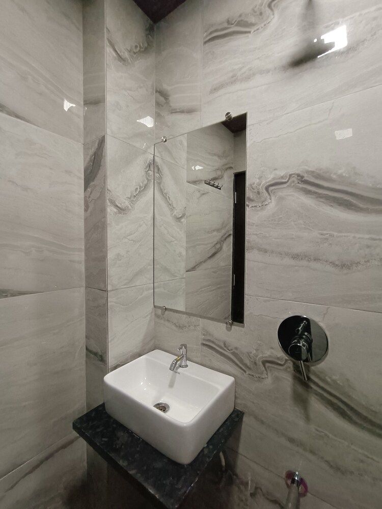 AR Residency Deluxe Double Room 11