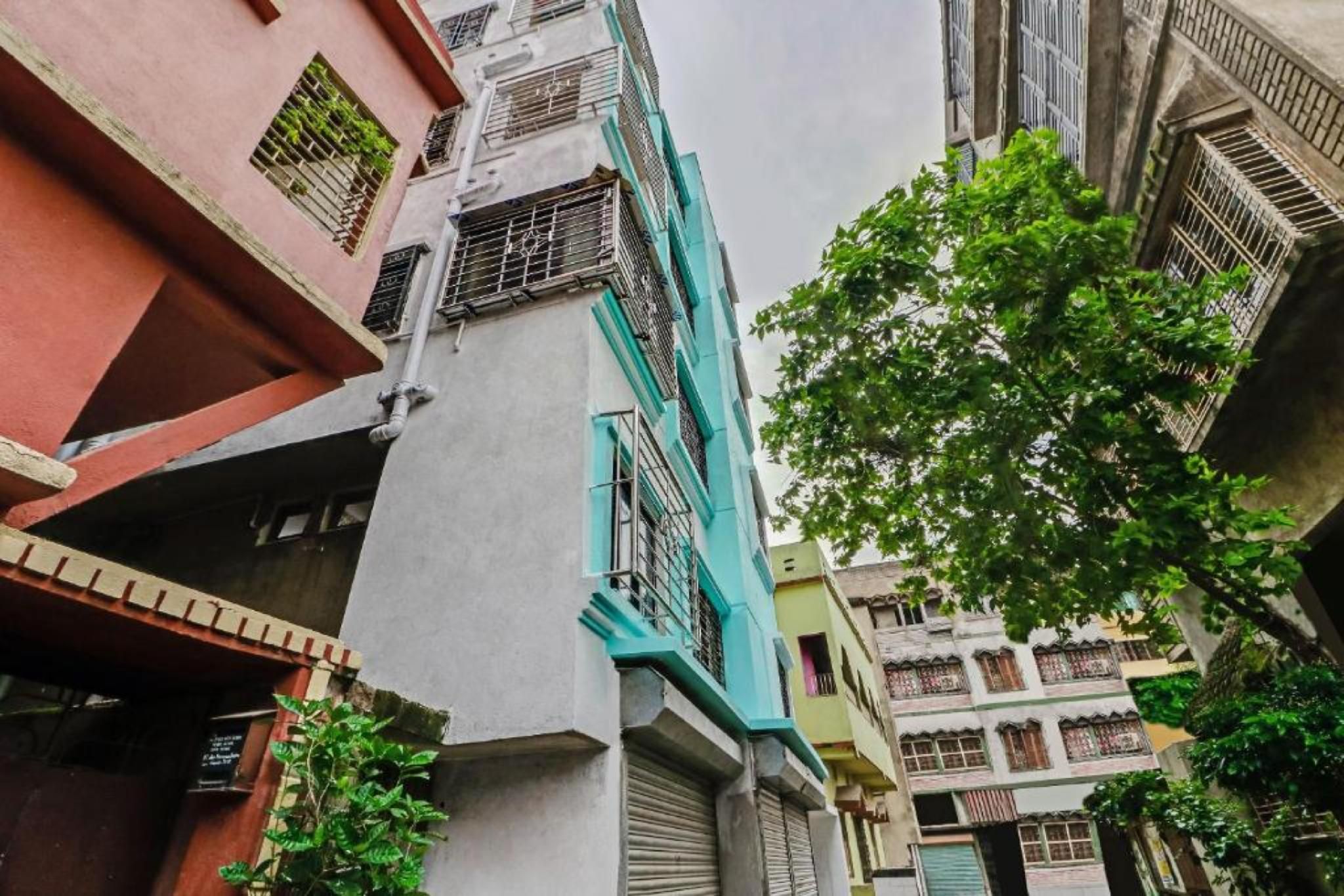 Goroomgo M M Howrah Maidan Homestay Near Howrah Station