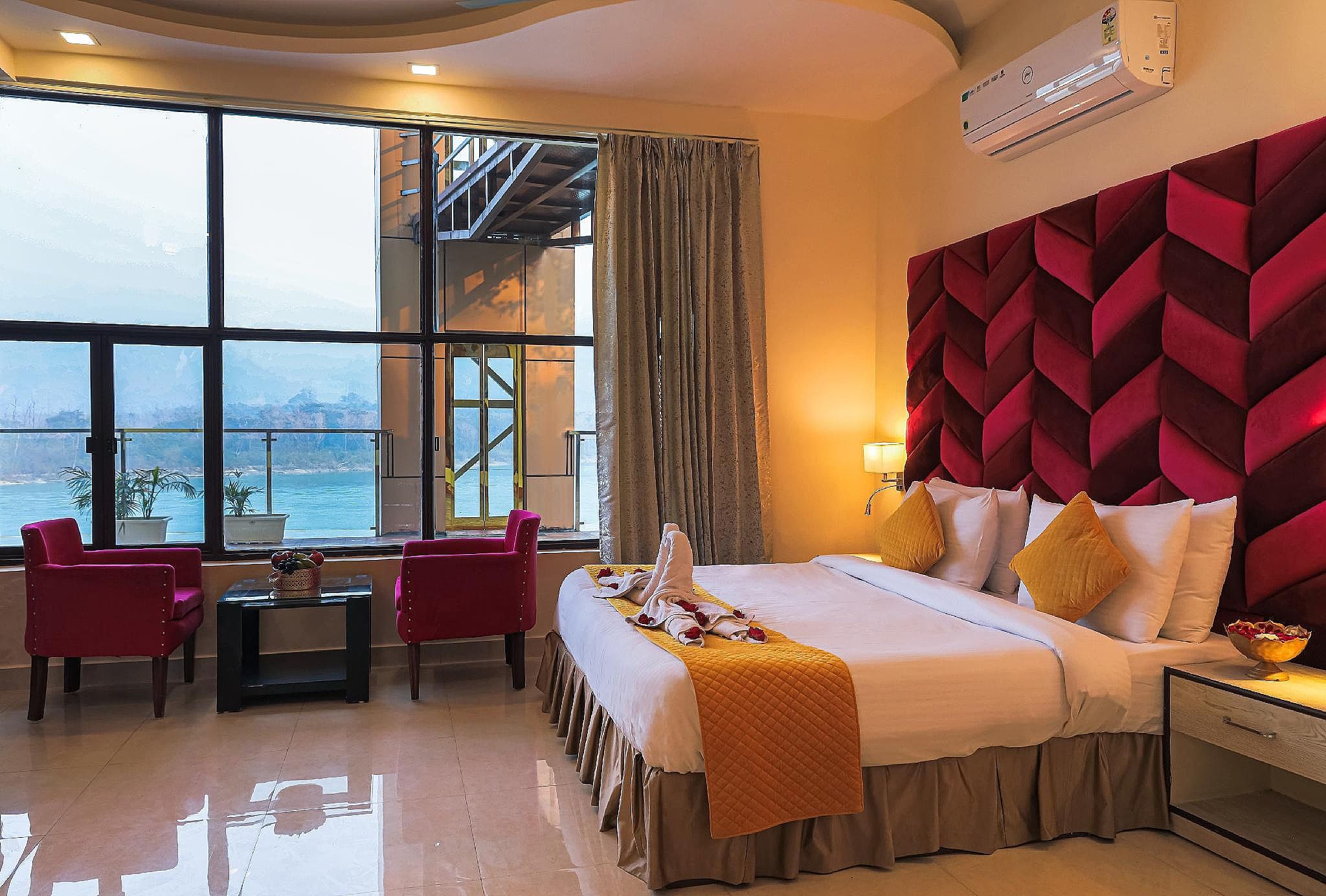 Premium Ganga View Room