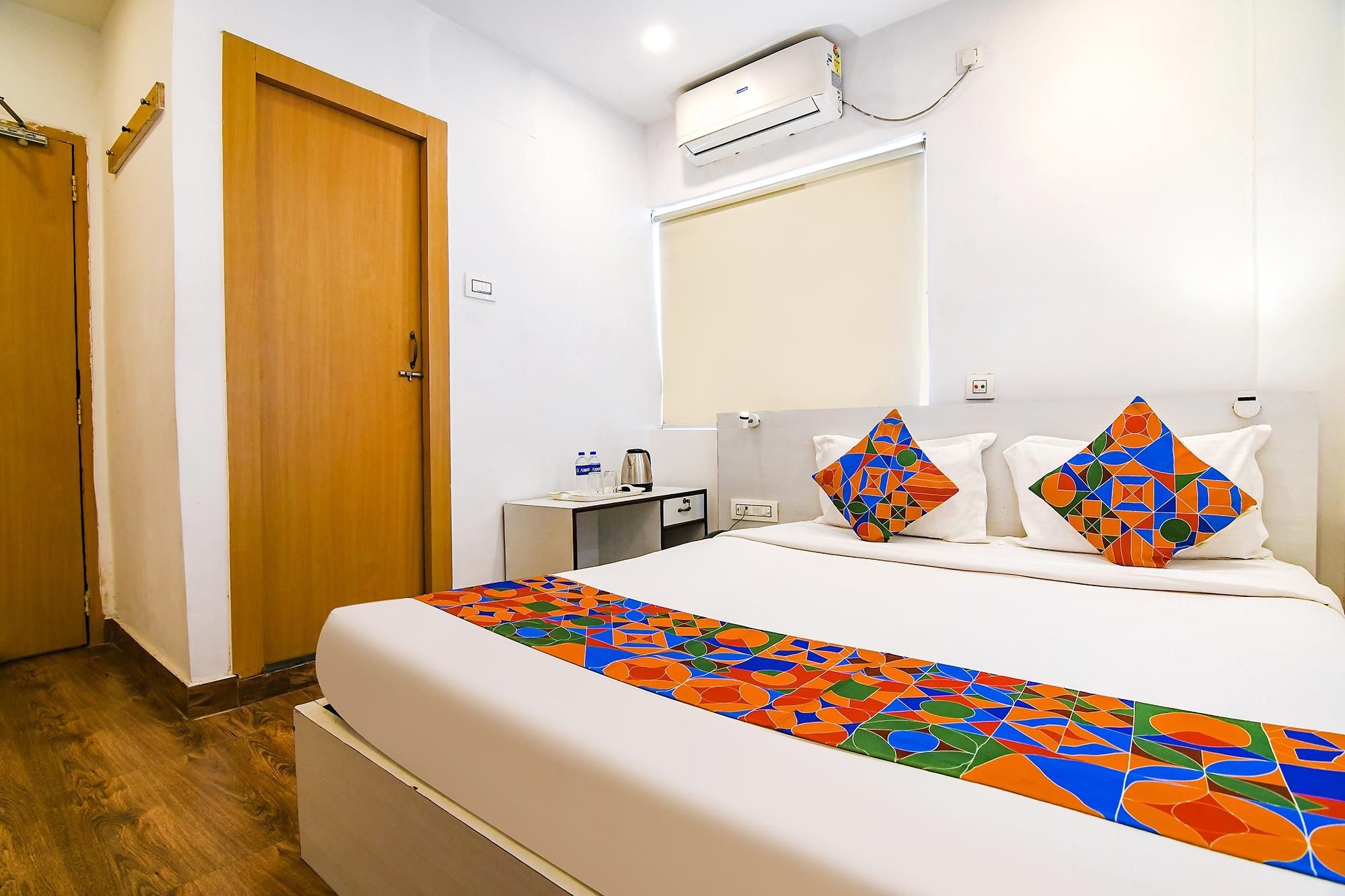 FabHotel Globe Express Deluxe Room 4