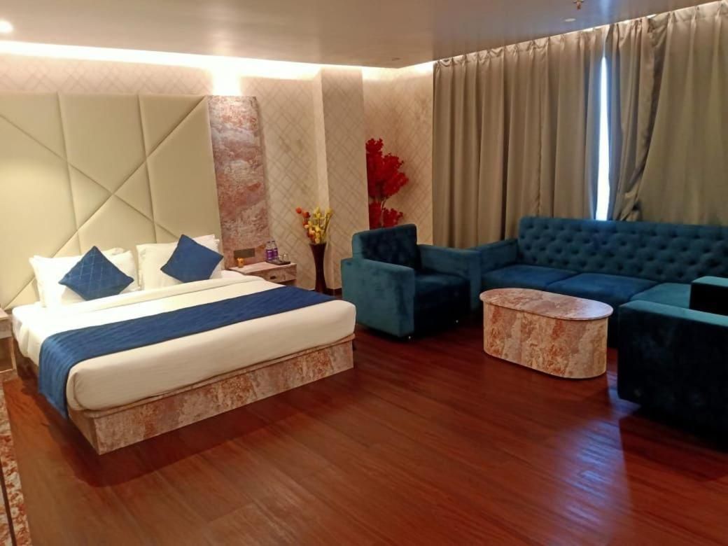 The Emerald Hotel & Siya Milan Banquets Standard Room 2